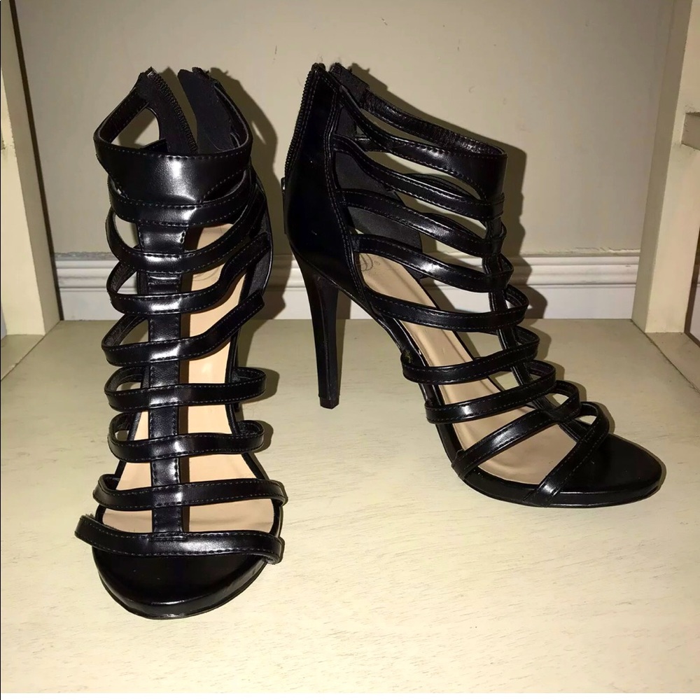 Heart in D Strappy Black Heels - Size US 7.5